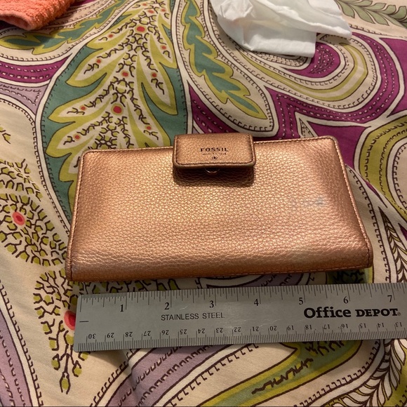 Rose Gold Fossil Wallet - Picture 5 of 6